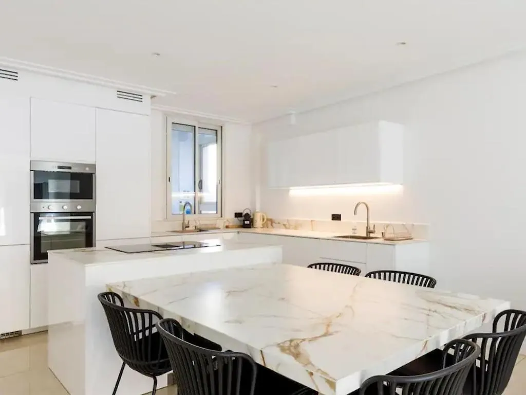 Апартаменты Appartement Avec Terrasse Centre-Ville Croisette Канны Франция